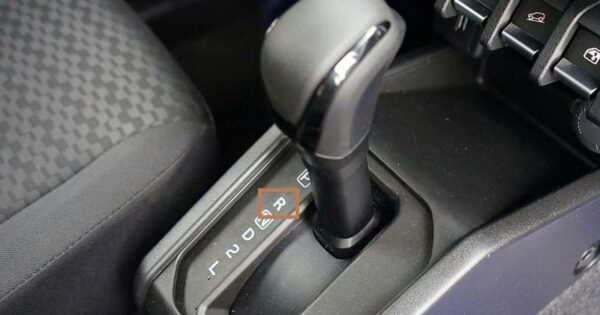 vì sao xe ô tô bị mất số lùi